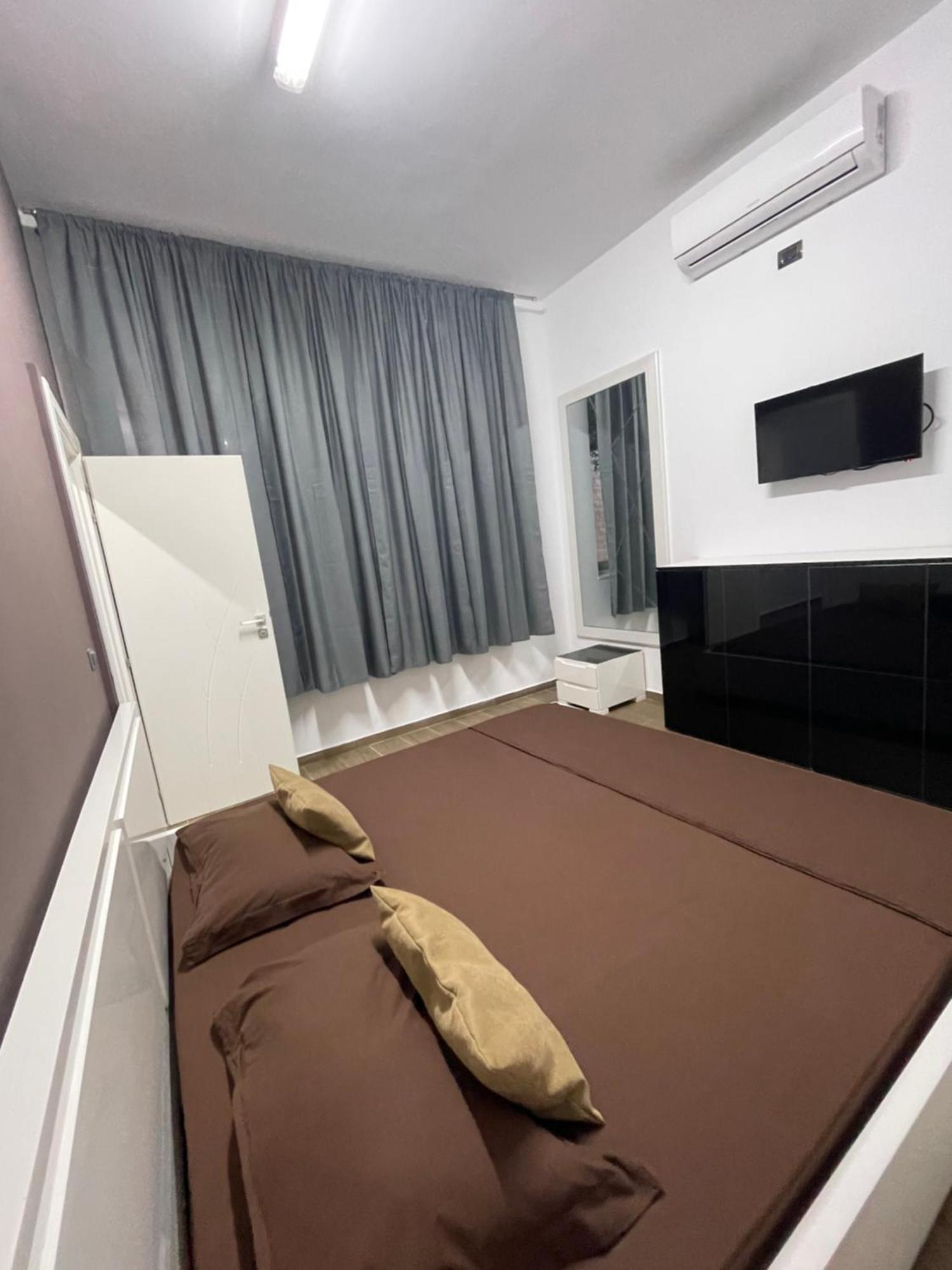 Gold Apartament Vlorë Exterior foto